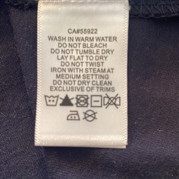 Nwot, long sleeved Liz Claiborne top.Size Large. Navy Blue color. - Picture 4 of 4